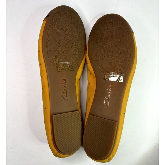 Clarks Tan and Brown Flats - Picture 9 of 9